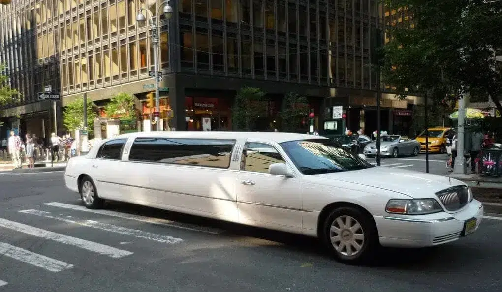 best-boston-limo-services-get-an-affordable-ride-in