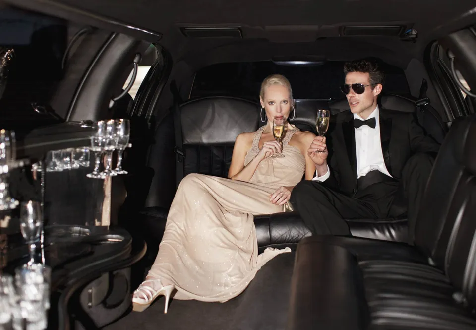 What Are Some Reasons to Rent a Limo?
